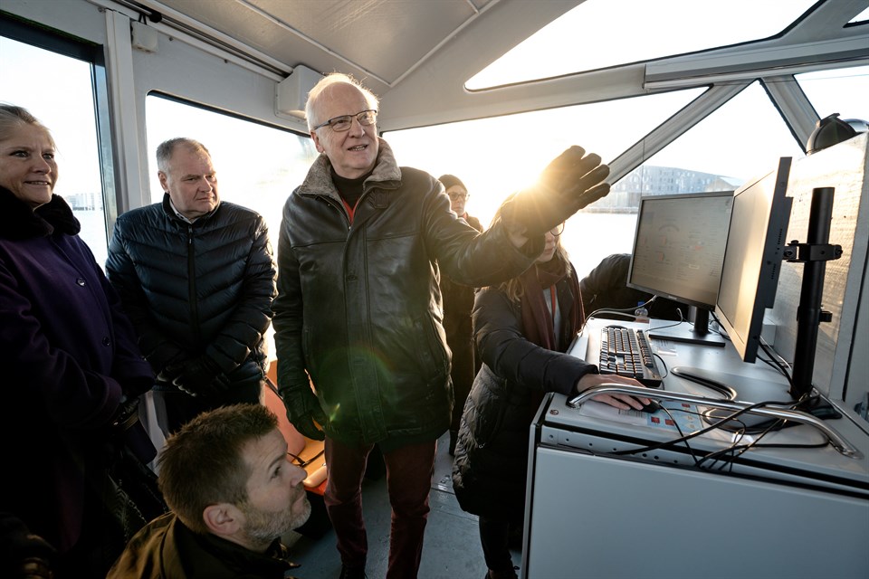 DTU-professor Mogens Blanke demonstrerer AI teknologien på GreenHopper. Foto: Martin Dam Kristensen